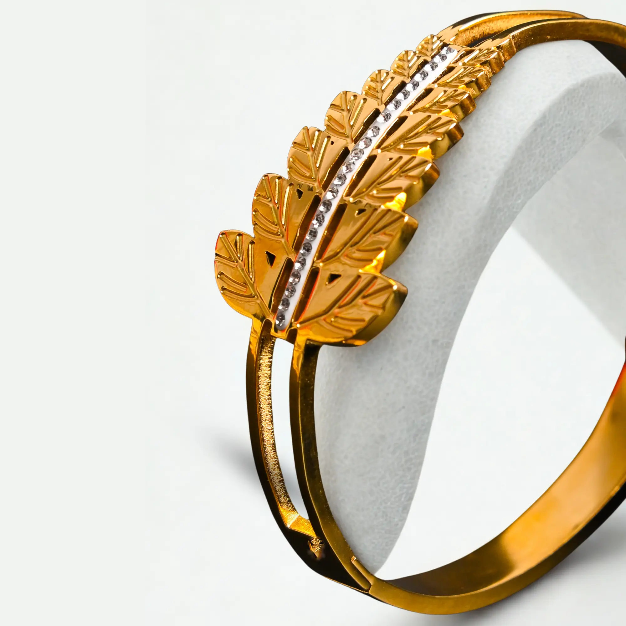 Beautiful Leaf Design Ring - Hover