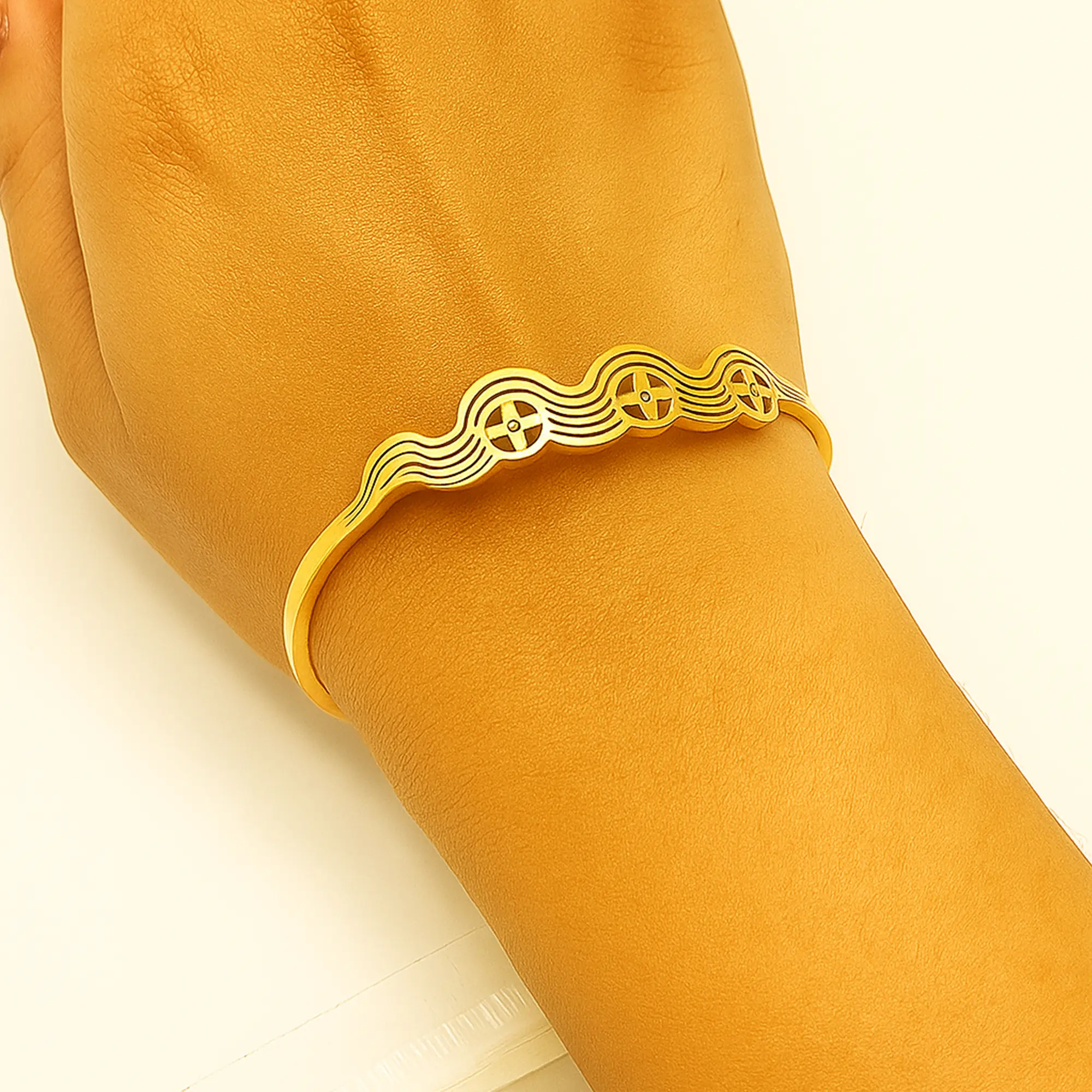 Gold Ziggler Bracelet - Hover