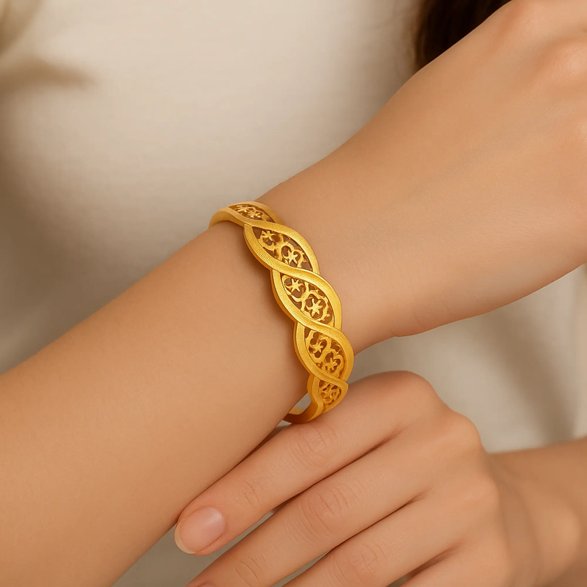 Ryne Win Gold Bracelet - Hover