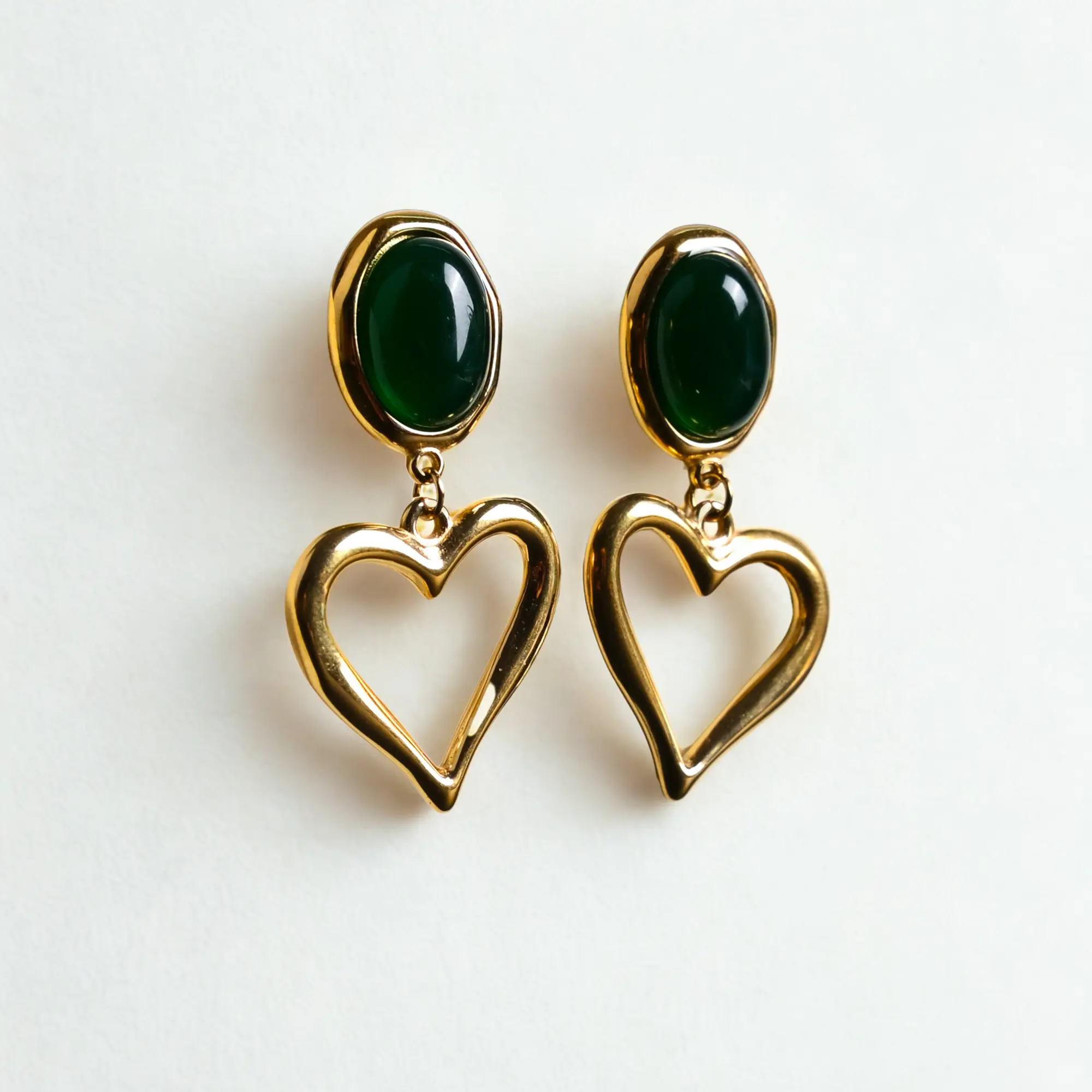 Green Love Earrring - Hover