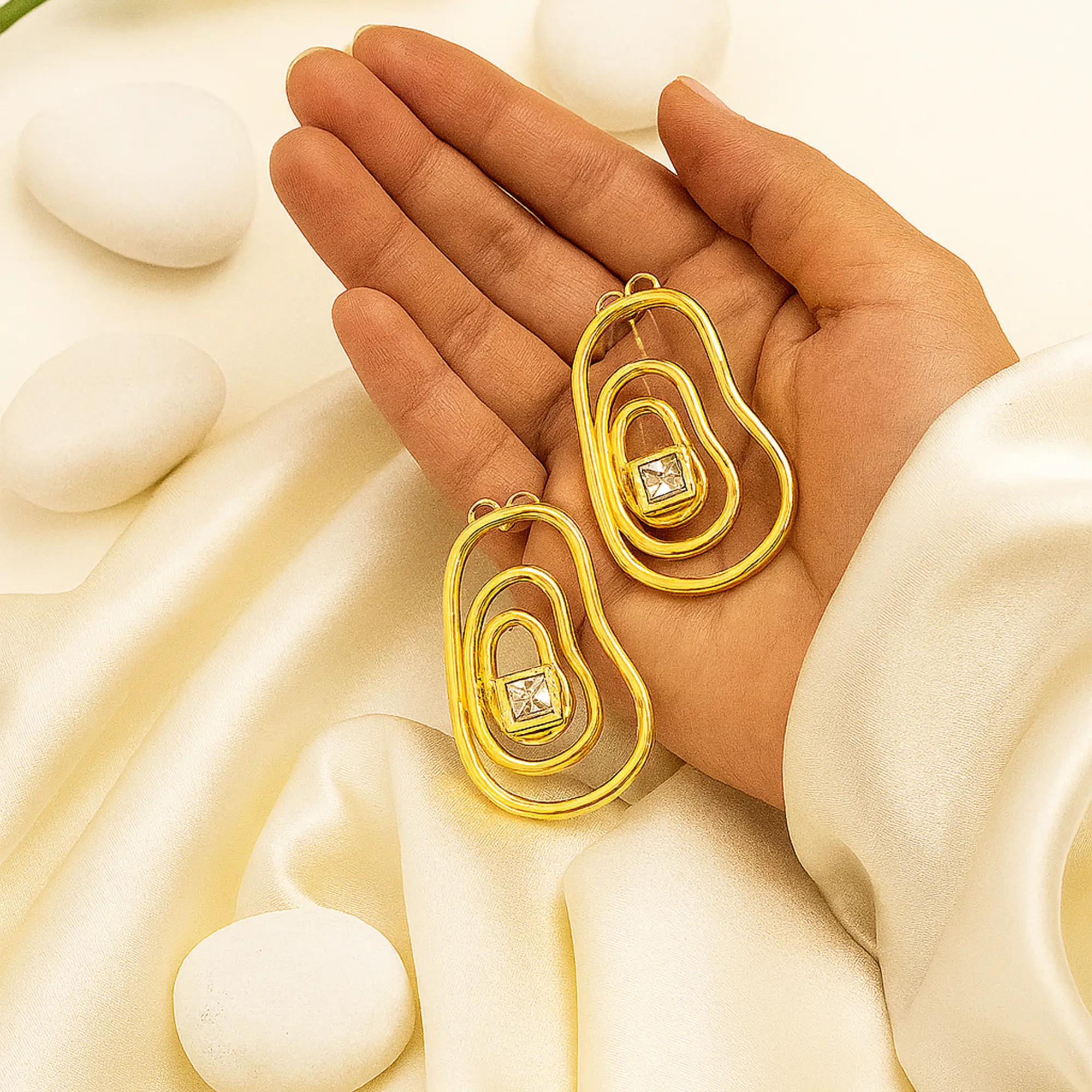 Mutiring Top Earring - Hover