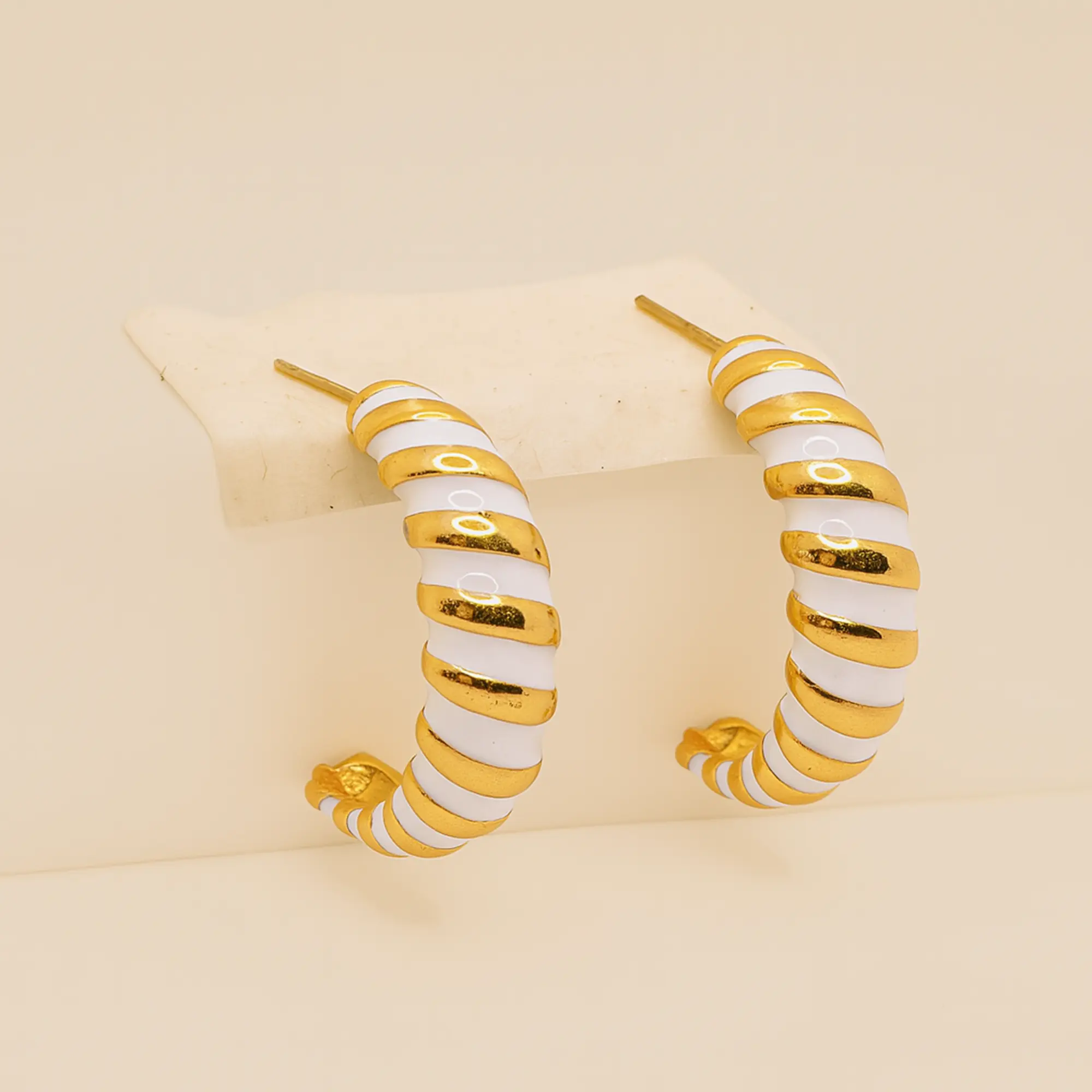 Gold Halo Earring - Hover