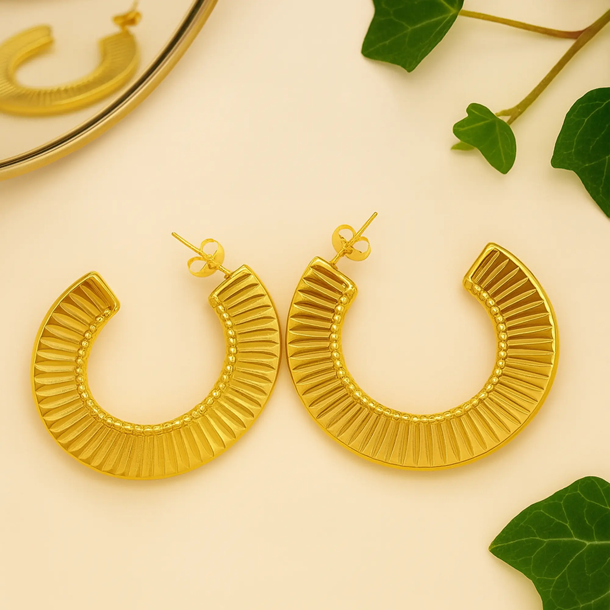 Chick Kno Earring - Hover