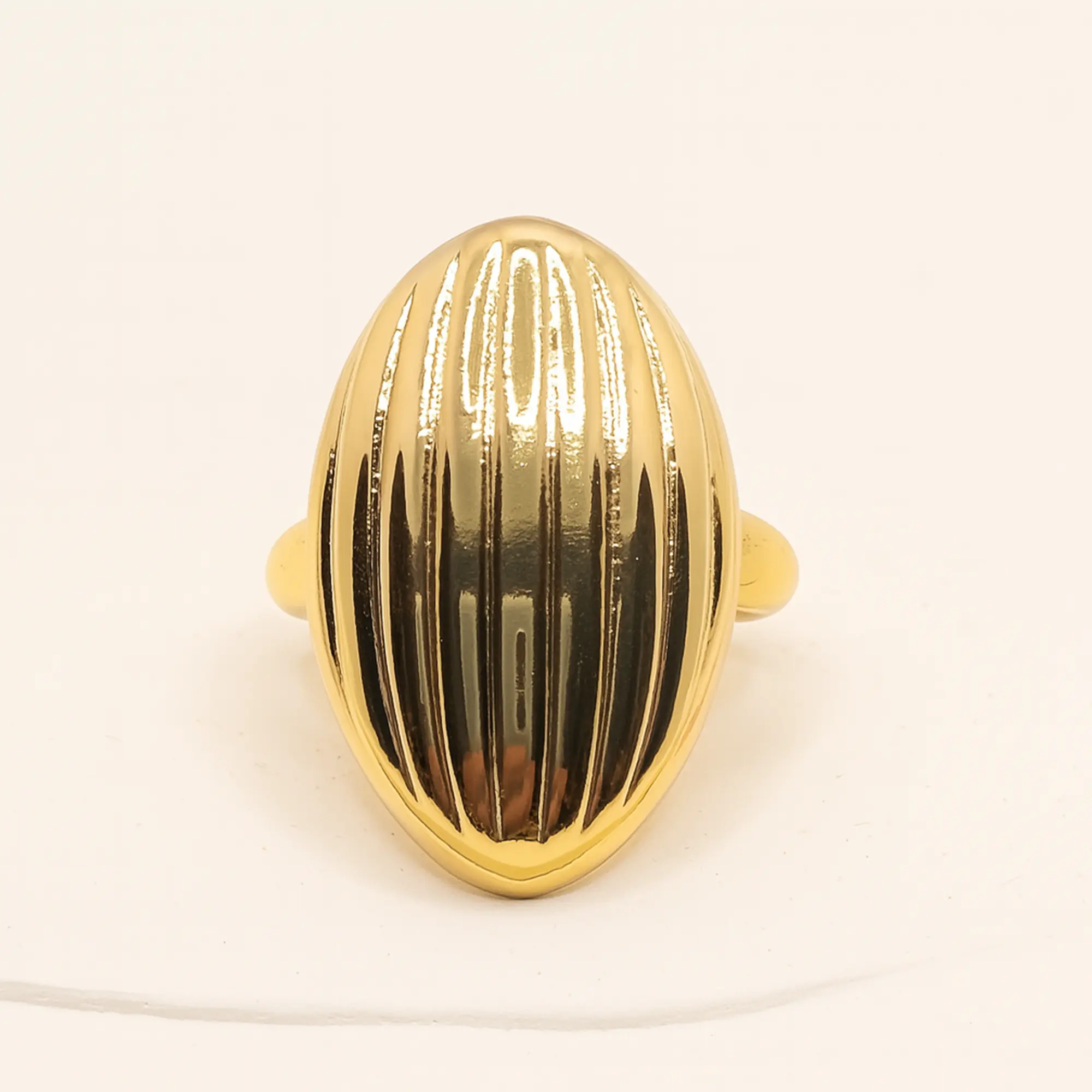 Ribbed Oval Signet Ring - Hover